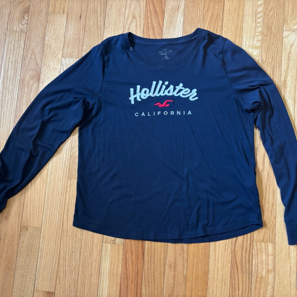 Hollister young  ladies. Size large Long-Sleeve Logo Tee in Navy with Red Accent